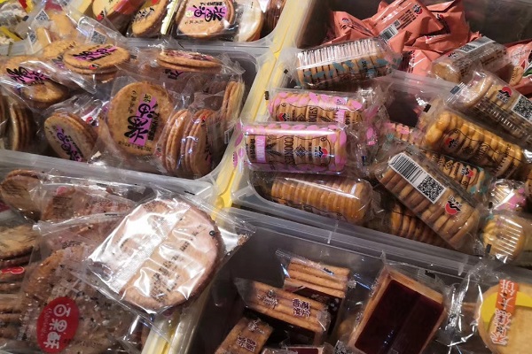 自己開零食店不加盟哪里進貨？