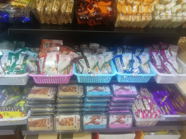 零食加盟店櫥窗怎么設(shè)計(jì)？需要注意哪些？